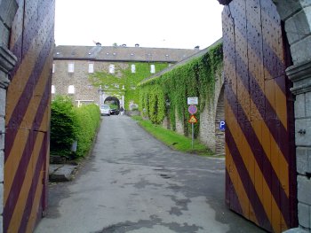 Burg Schnellenberg, Vorburg